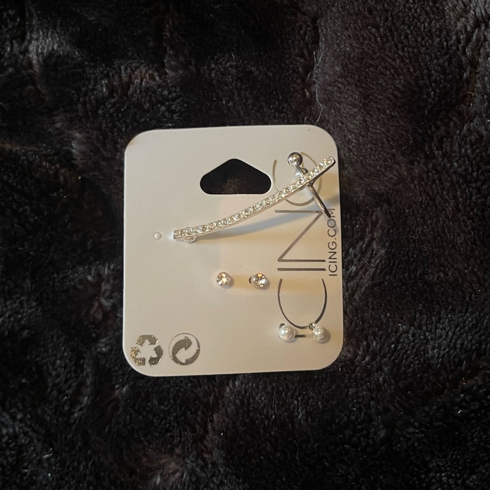 Ear cuff and earrings